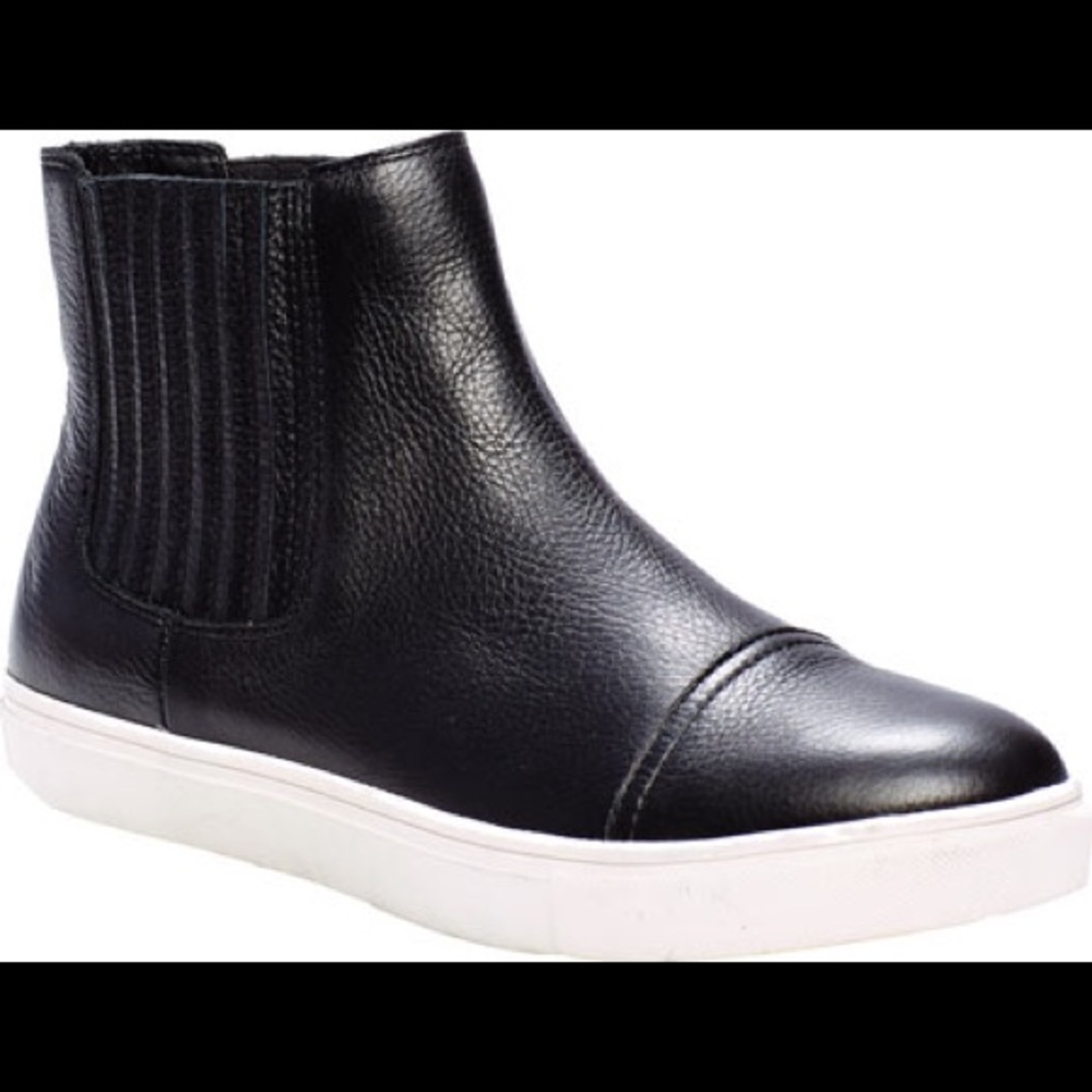 Steve Madden sneakers